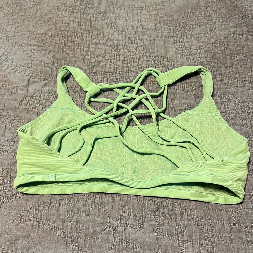 Free to be Wild ribbed bra lululemon size 8